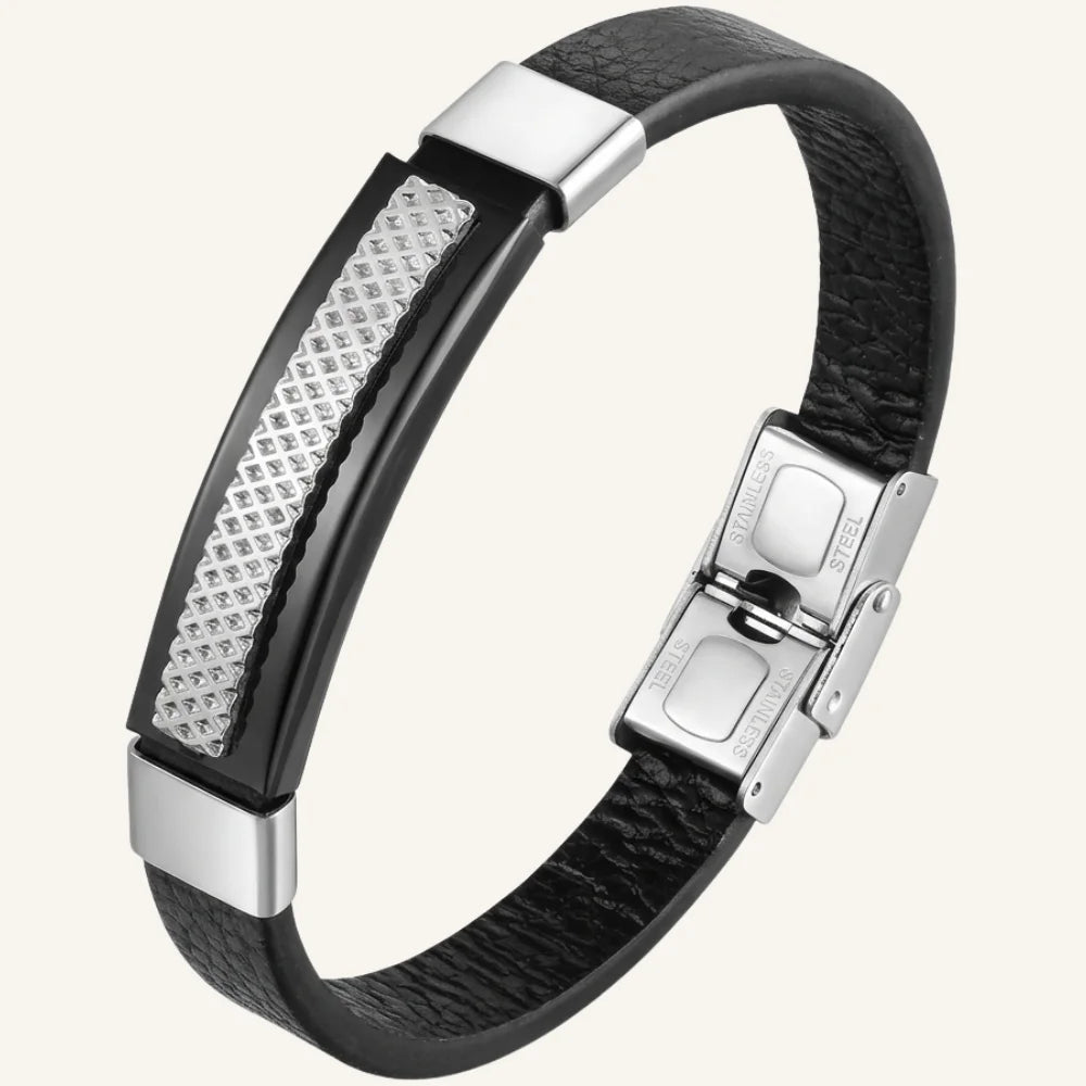 bracelet cuir et acier plaque quadrillée