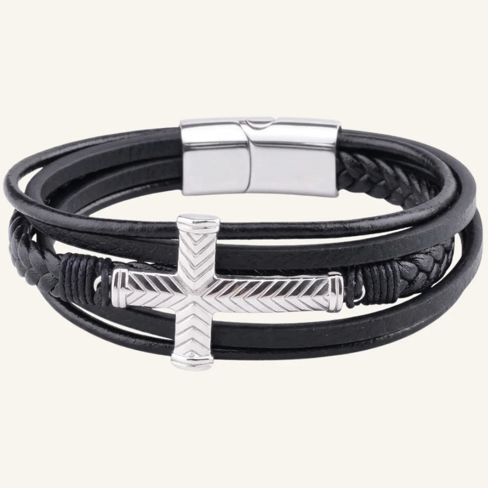 bracelet cuir multi-rangs et acier croix striée