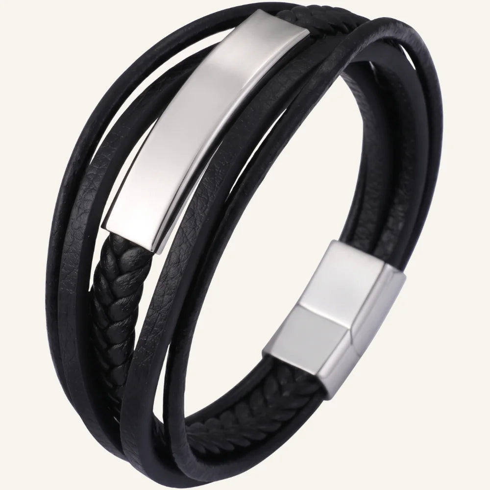 bracelet cuir multi-rangs et plaque en acier