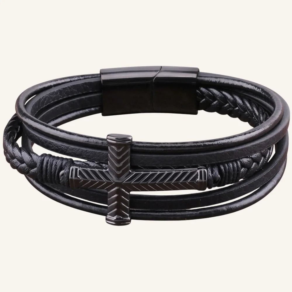 bracelet en cuir multi-rangs et acier croix striée