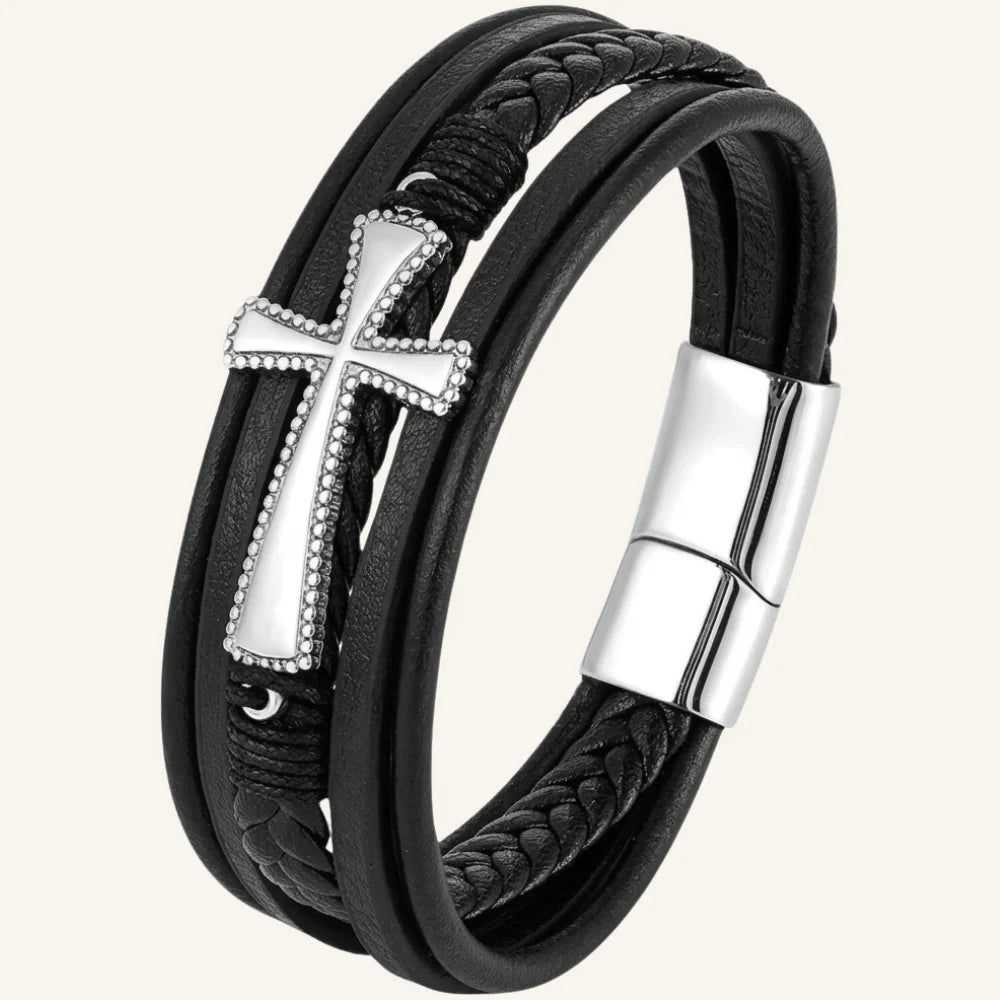 bracelet en cuir multi-rangs et acier croix