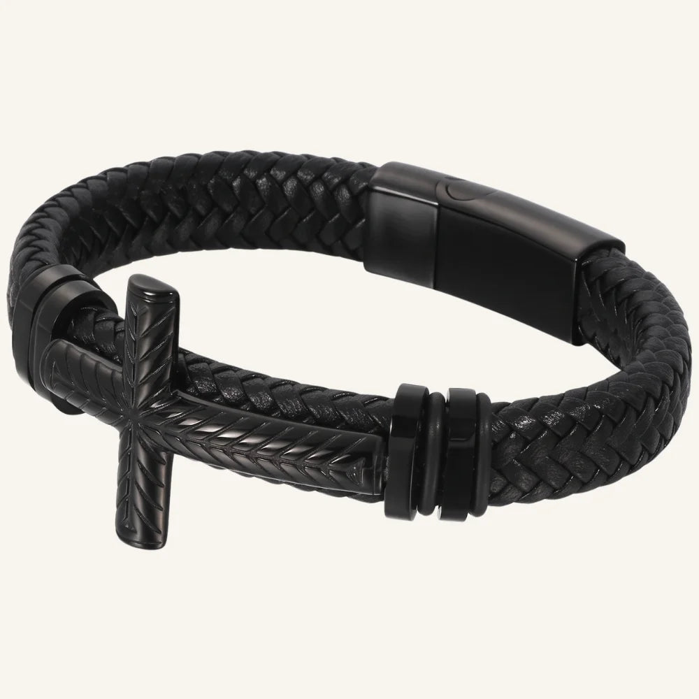 bracelet en cuir tressé et acier croix
