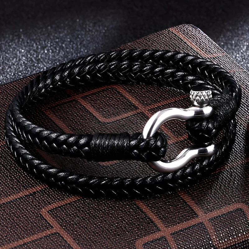 démo bracelet cuir manille Image
