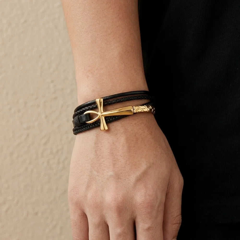 démo bracelet cuir multi-rangs et acier croix ansée